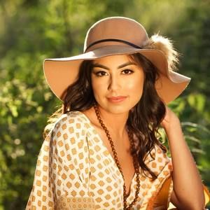 Meet your Posher, Mia